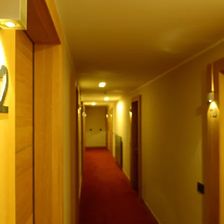 Nido Dell'aquila Отель Ассерджи